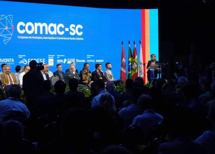 BRDE apresenta soluções aos municípios em Congresso da FECAM